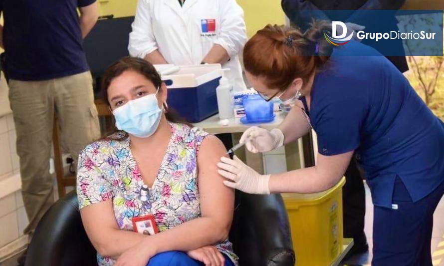 TENS valdiviana es la primera en recibir dosis completa de vacuna
