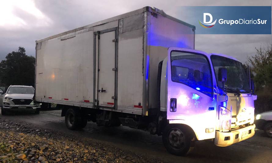 En Los Lagos detienen a dos personas y recuperan camión clonado