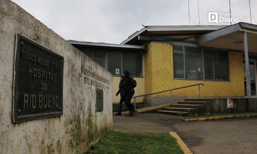 Inician auditoría por muerte de paciente en patio del Hospital de Río Bueno