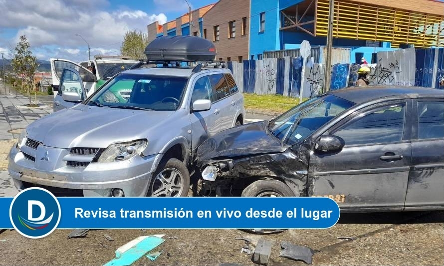 Valdivia: reportan violenta colisión múltiple en Avenida Francia