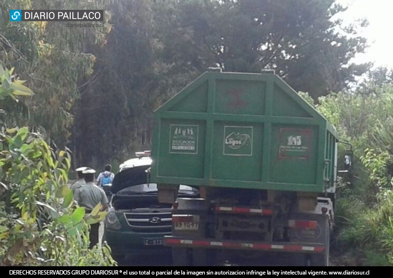 Furgón policial chocó con un camión recolector de basura en las cercanías de la ruta entre Paillaco y Valdivia
