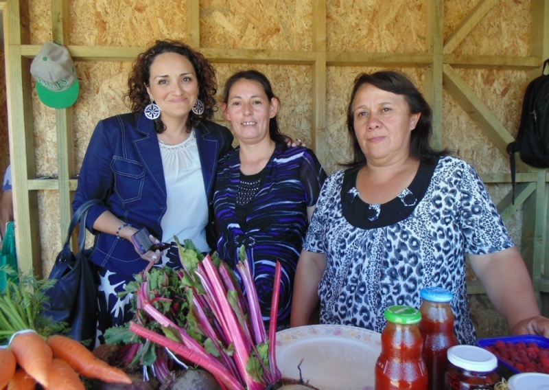 Orgullosos vecinos de Nontuelá inauguraron renovada feria de horticultores