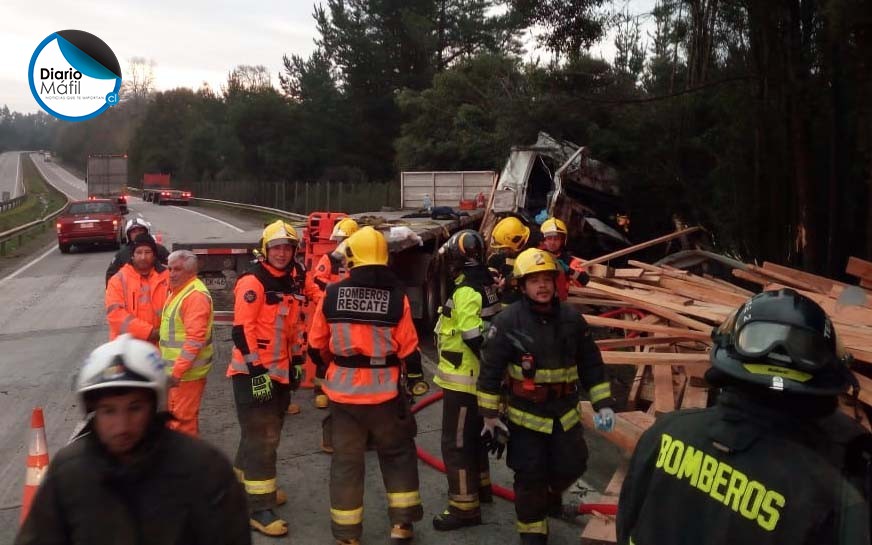 Bomberos de Máfil, Mariquina y Los Lagos concurrieron a emergencia en Ruta 5