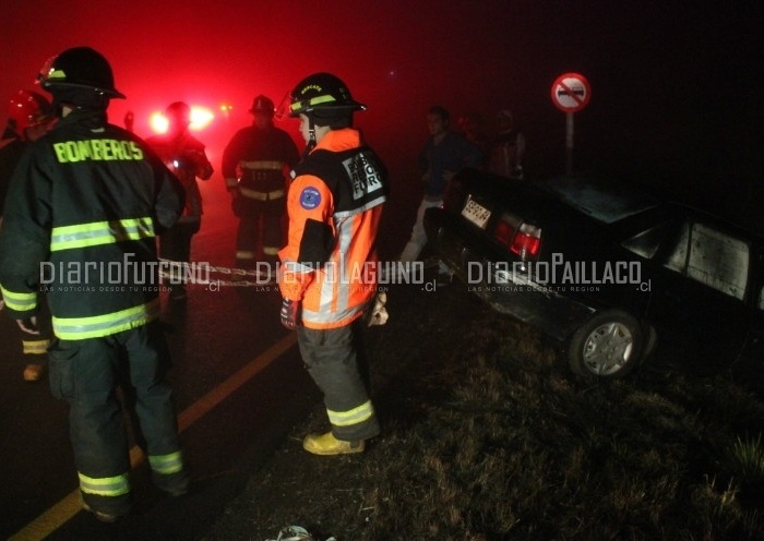 Automóvil cayó a una cuneta en Dollinco, pero sus ocupantes salvaron ilesos
