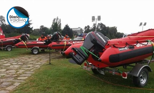 Bomberos de Futrono y Río Bueno recibieron nuevo equipamiento subacuático en Valdivia