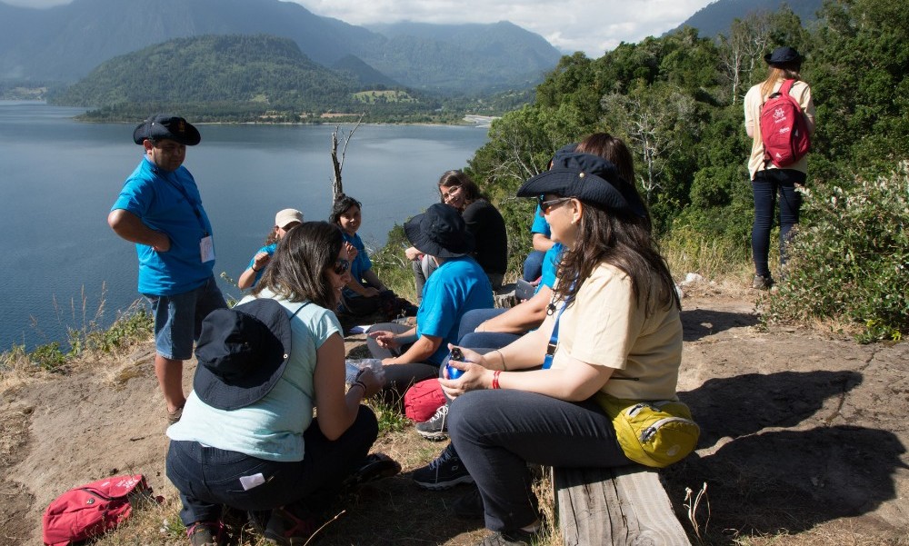Más de cien educadores participan de campamento Explora en Llifén