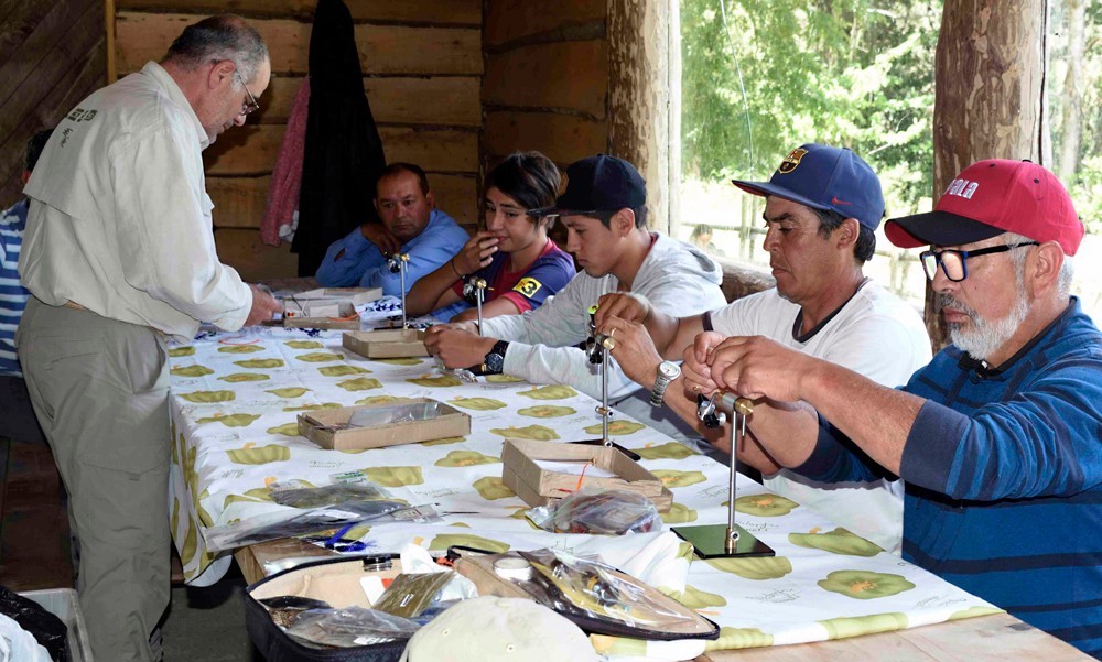 Boteros de La Junta se capacitan para mejorar servicio de pesca recreativa
