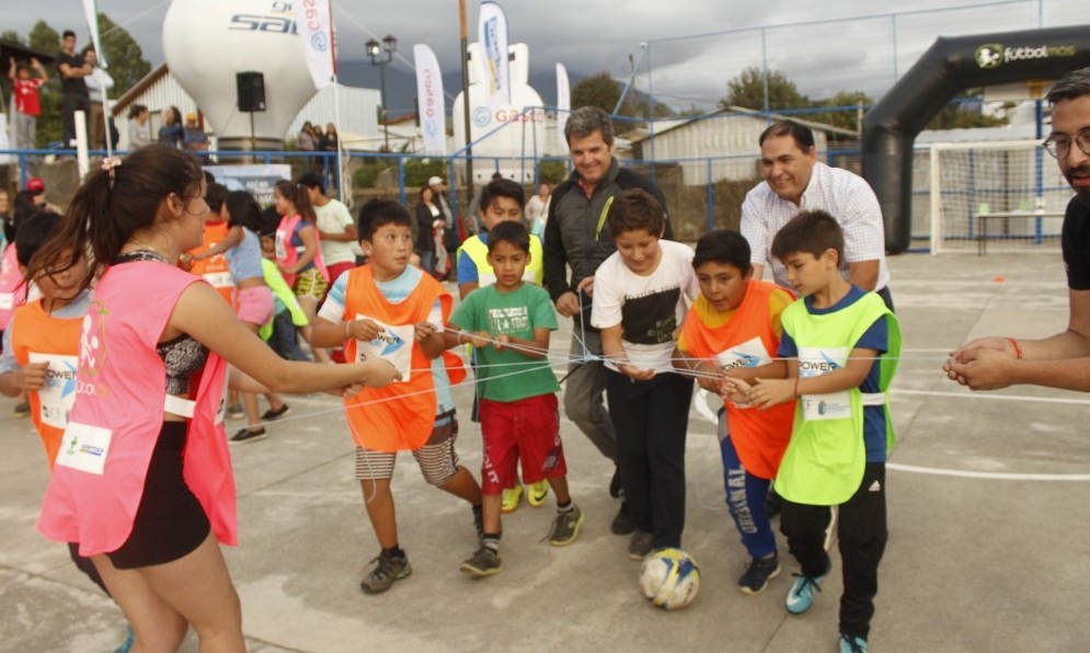 Fundación Fútbol Más inicia talleres infantiles en Futrono y Lago Ranco