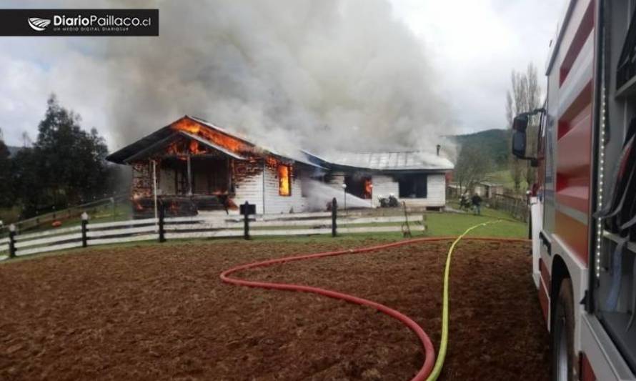 Familia paillaquina perdió su vivienda en incendio