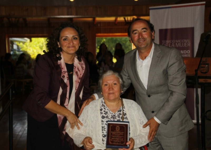 Con desayuno y homenajes la municipalidad de Futrono saludó a sus mujeres