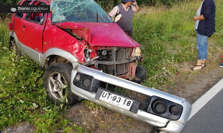 Conductora resultó lesionada tras volcar en la ruta Los Lagos-Nontuelá