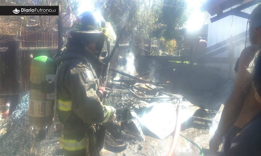 Incendio destruyó bodega en sector Essal en Futrono