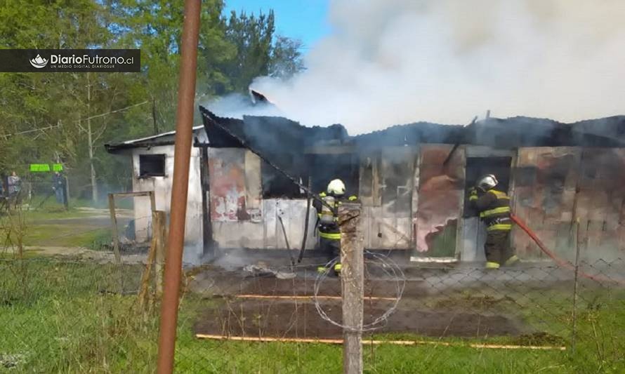 Futrono: Incendio consumió casa habitación en Santa Laura Bajo
