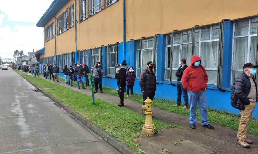 Usuarios reportan largas filas para votar en Valdivia