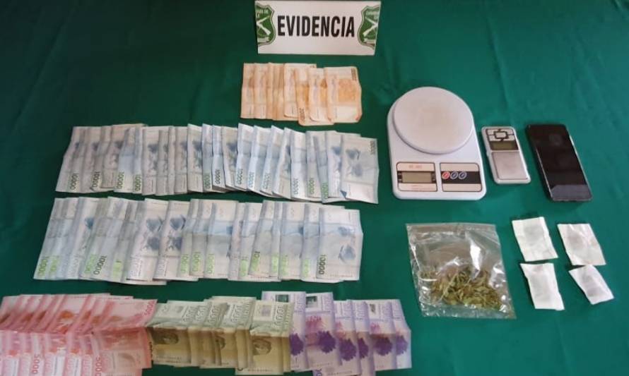 2 personas detenidas por microtráfico y consumo de droga en Río Bueno