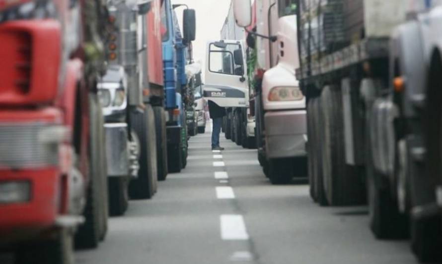 Mariquina: Reportan manifestaciones de camioneros en ruta 5 Sur