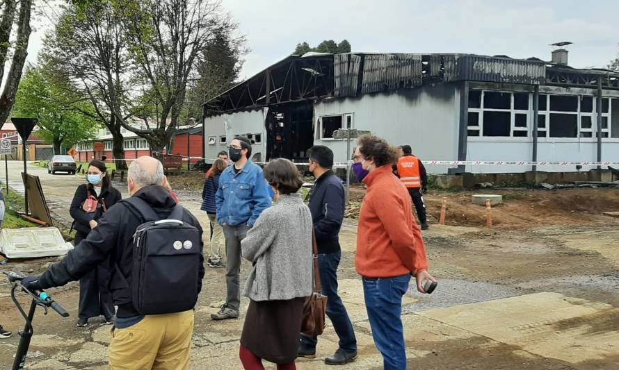 Incendio destruyó edificio recién remodelado en la Universidad Austral 