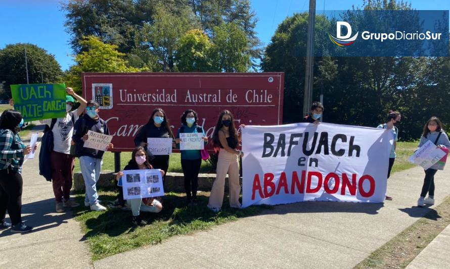 Inédita protesta de Bafuach por escaso apoyo de la universidad