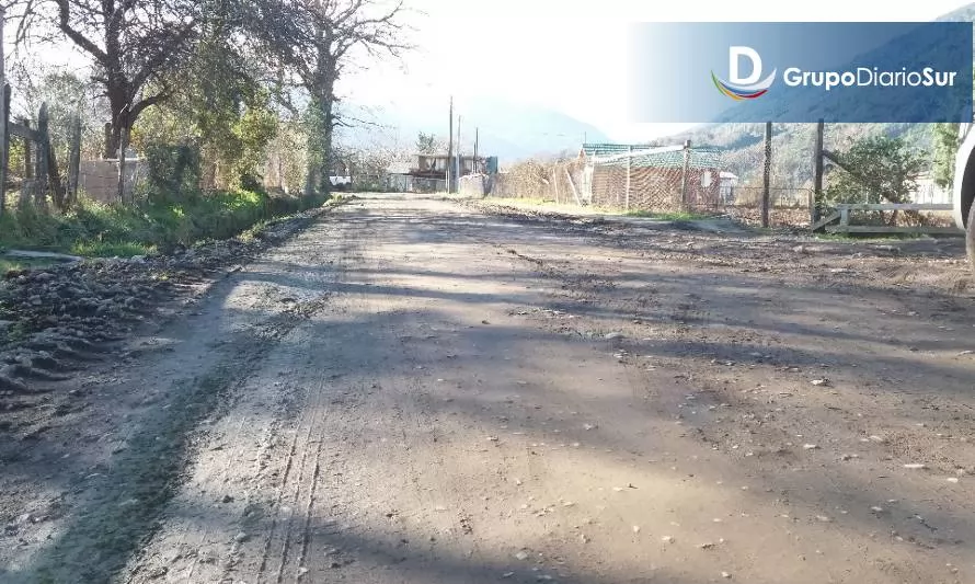 Comprometen gestiones para pavimentación de callejón San Vicente en Llifén 