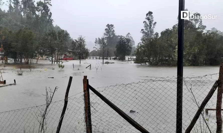 Temporal deja inundaciones y corte de camino en Corral