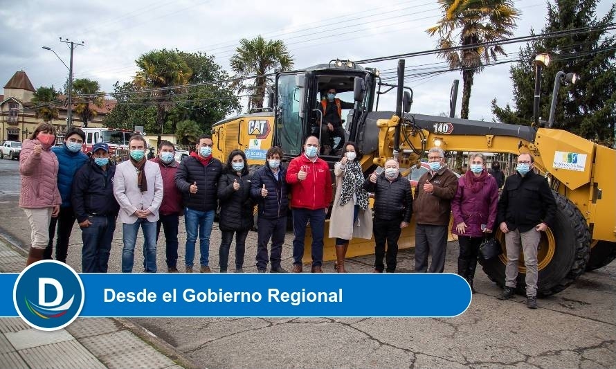 Municipalidad de Río Bueno recibe motoniveladora para mejorar caminos comunales