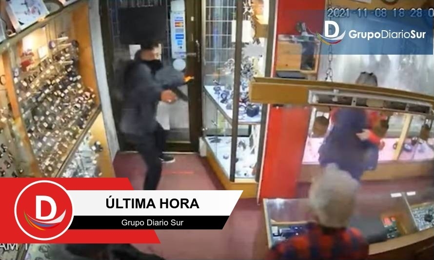 Detienen a uno de los autores del asalto a mano armada en joyería Ochoa