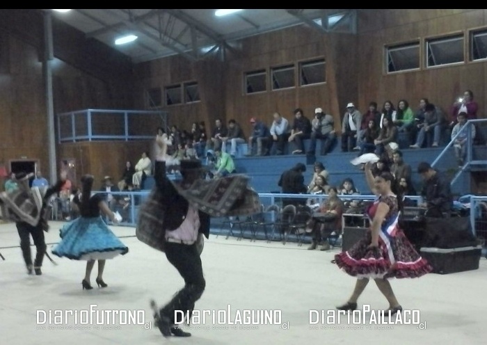 Campeones nacionales de cueca se lucieron en peña folclórica de Nontuelá